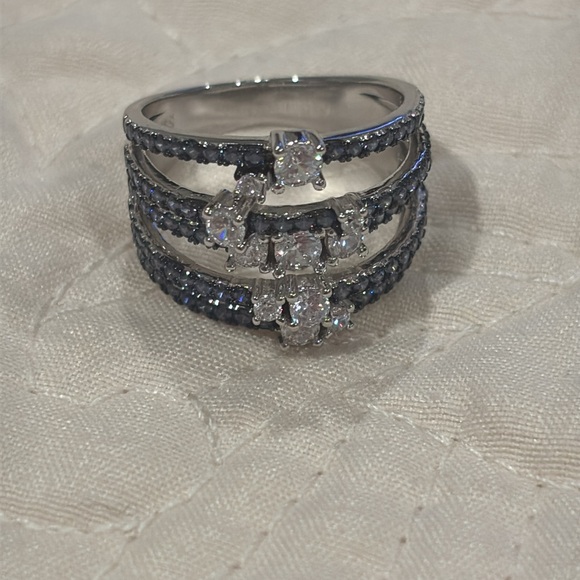 Elegant Sterling Silver and Blue Women's Ring - Picture 2 of 8